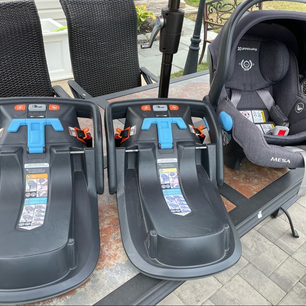 Uppababy mesa car seat with 2 bases